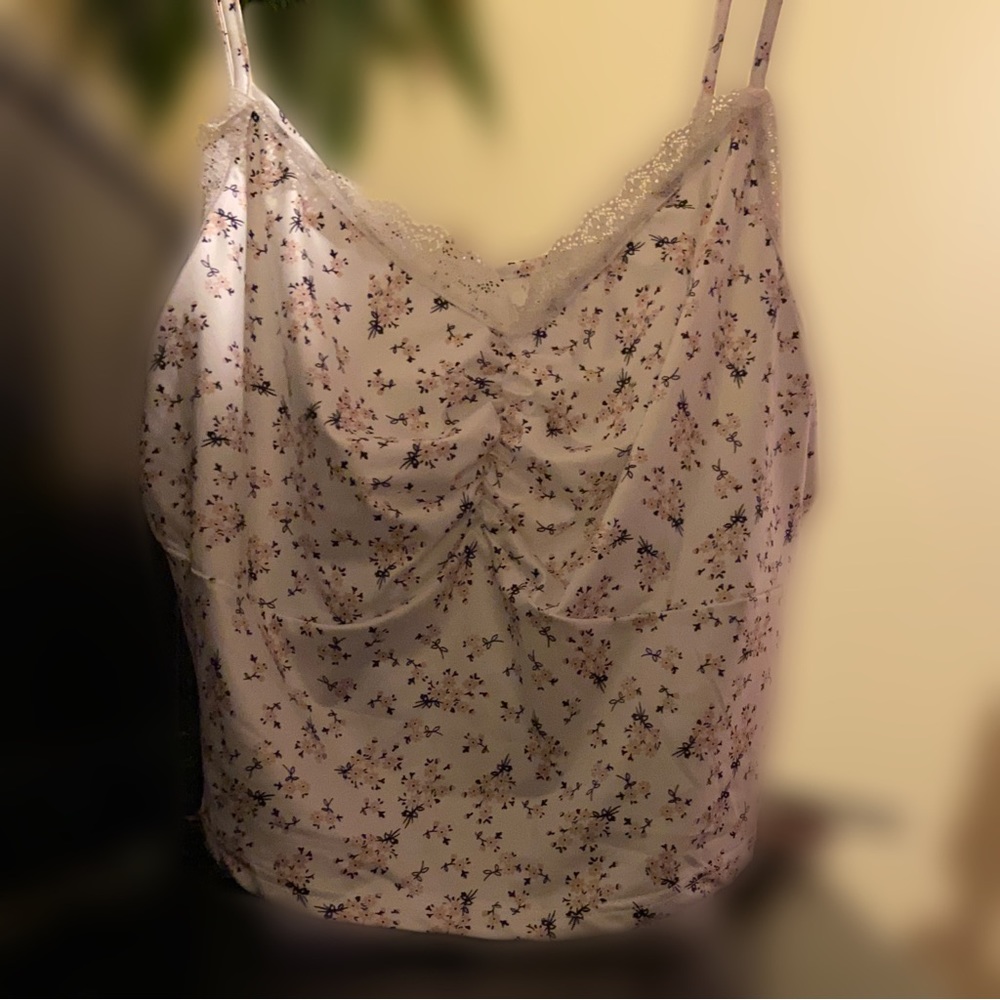 ⚠️LAST CHANCE⚠️ NWOT Plus size floral crop top